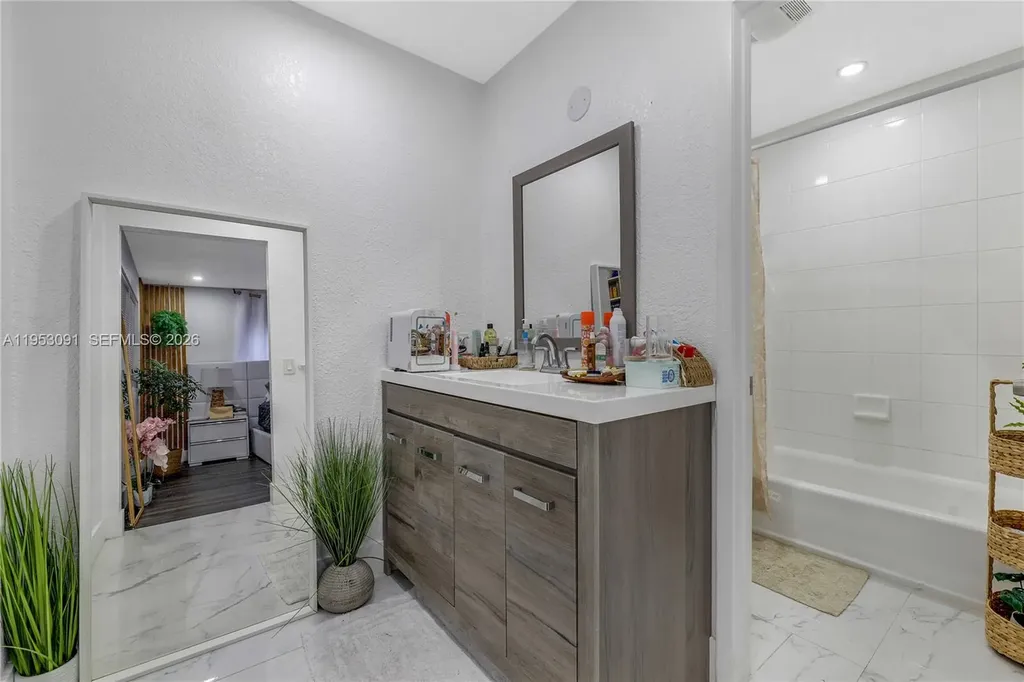 5712 Monroe Street Hollywood FL 33023