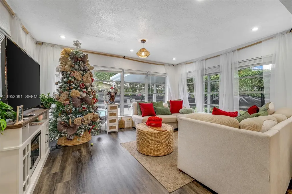 5712 Monroe Street Hollywood FL 33023