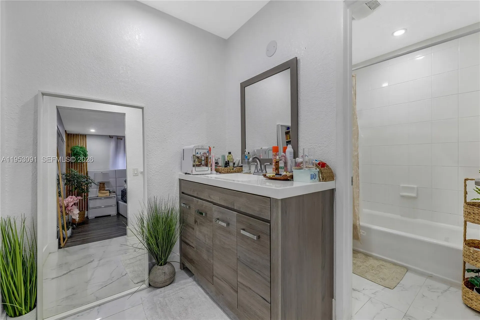 5712 Monroe Street Hollywood FL 33023
