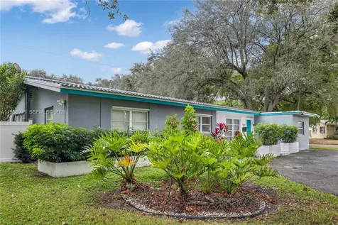 5712 Monroe Street Hollywood FL 33023