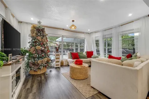 5712 Monroe Street Hollywood FL 33023