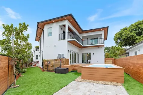 3495 SW 3rd Avenue Miami FL 33145