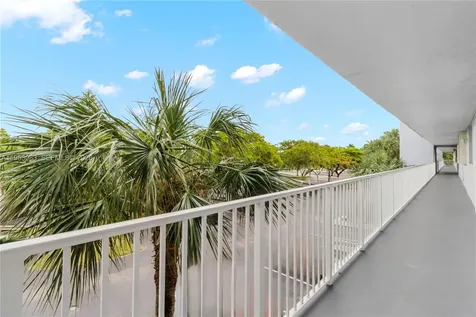 117 Royal Park Drive Oakland Park FL 33309