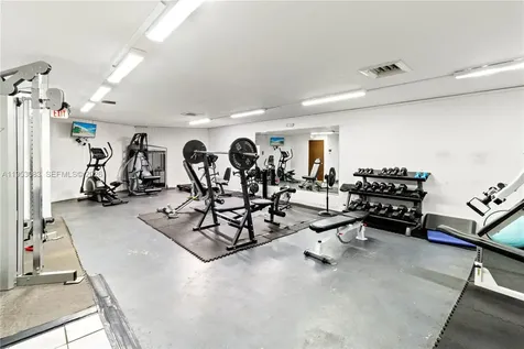 117 Royal Park Drive Oakland Park FL 33309
