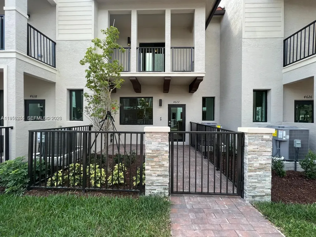 4622 NW 83rd Path Doral FL 33166