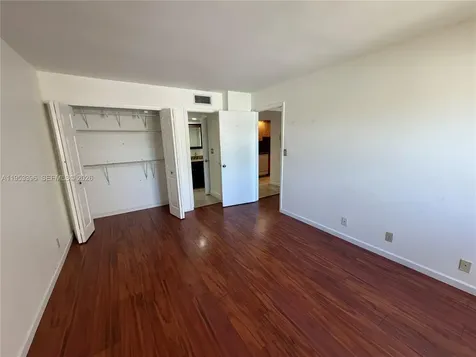 240 Lakeview Drive Weston FL 33326