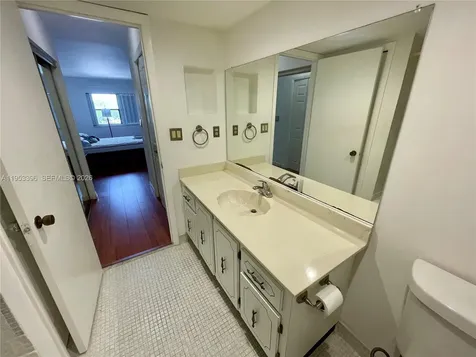 240 Lakeview Drive Weston FL 33326