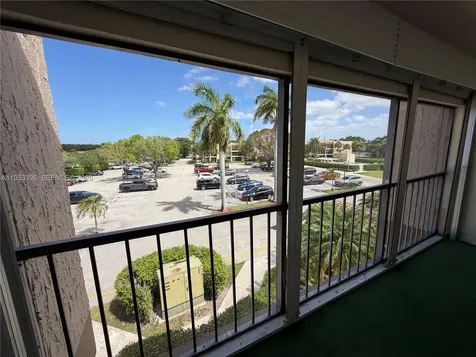 240 Lakeview Drive Weston FL 33326