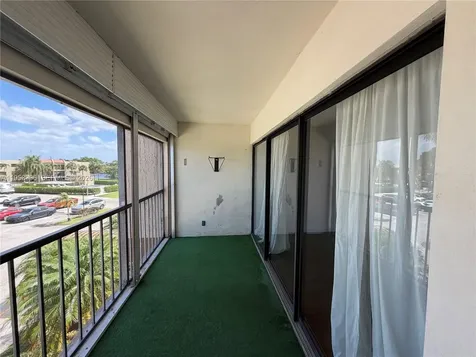 240 Lakeview Drive Weston FL 33326