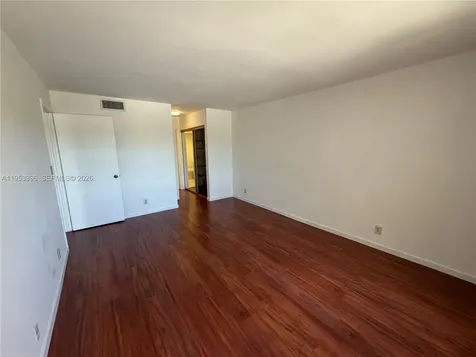 240 Lakeview Drive Weston FL 33326