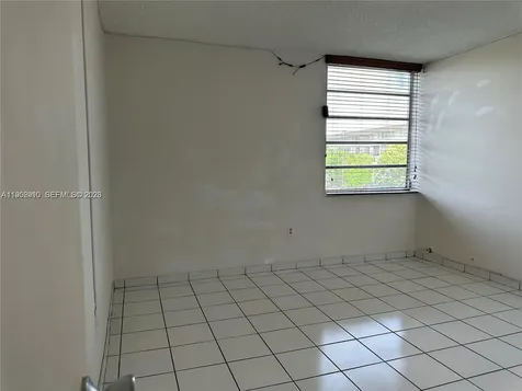 802 NW 87th Avenue Miami FL 33172