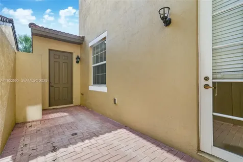 1108 SW 146th Terrace Pembroke Pines FL 33027