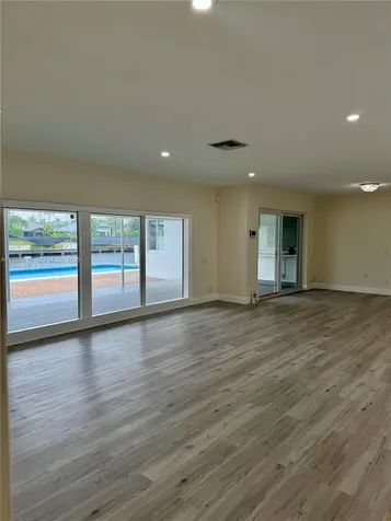16453 NE 33rd Avenue North Miami Beach FL 33160