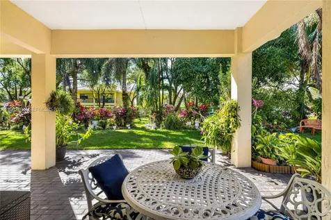 19086 SW 76th Avenue Cutler Bay FL 33157