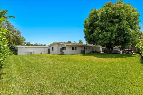 7425 SW 139th Terrace Palmetto Bay FL 33158