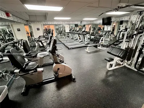 2899 Collins Avenue Miami Beach FL 33140