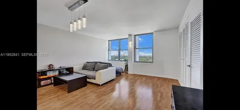 2899 Collins Avenue Miami Beach FL 33140