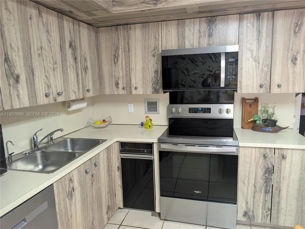 2810 N 46th Avenue Hollywood FL 33021