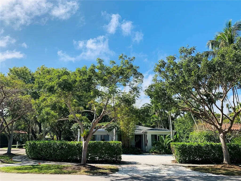 4218 Braganza Avenue Miami FL 33133
