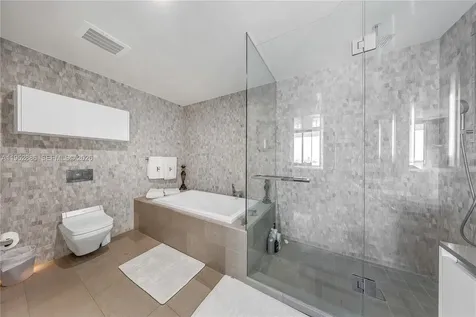 68 SE 6th Street Miami FL 33131