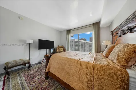 68 SE 6th Street Miami FL 33131