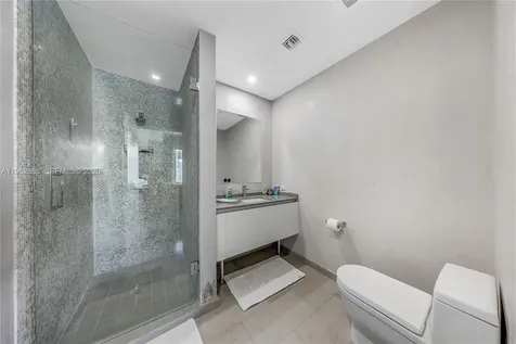 68 SE 6th Street Miami FL 33131