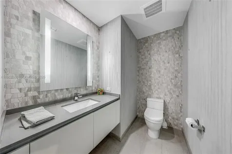 68 SE 6th Street Miami FL 33131