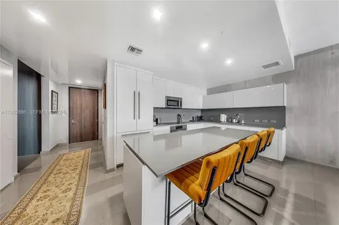 68 SE 6th Street Miami FL 33131