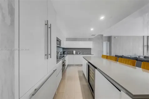 68 SE 6th Street Miami FL 33131