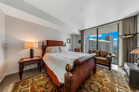 68 SE 6th Street Miami FL 33131