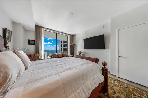 68 SE 6th Street Miami FL 33131