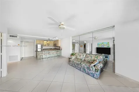465 Ocean Drive Miami Beach FL 33139