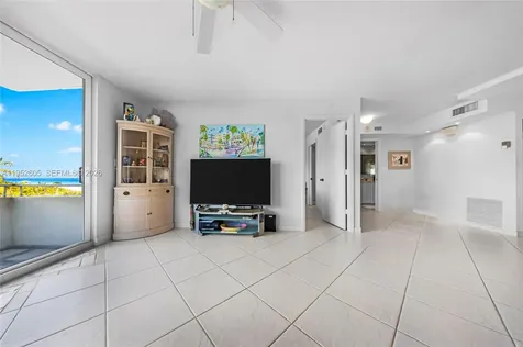 465 Ocean Drive Miami Beach FL 33139