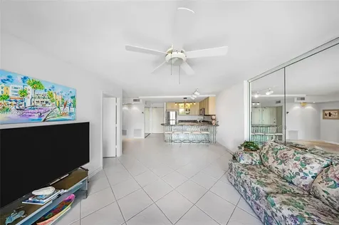 465 Ocean Drive Miami Beach FL 33139