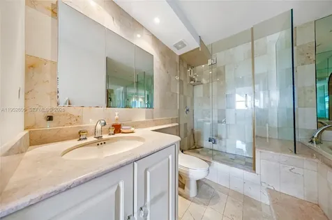465 Ocean Drive Miami Beach FL 33139