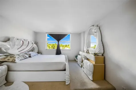 465 Ocean Drive Miami Beach FL 33139