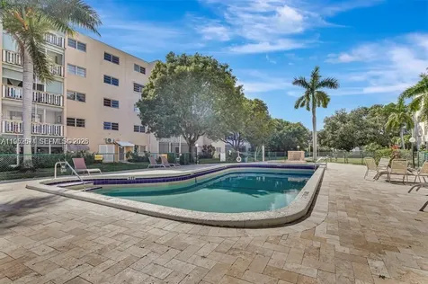 219 NE 14th Avenue Hallandale Beach FL 33009
