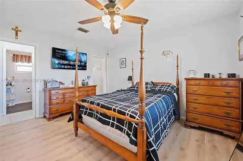 2772 Dudley Drive E West Palm Beach FL 33415