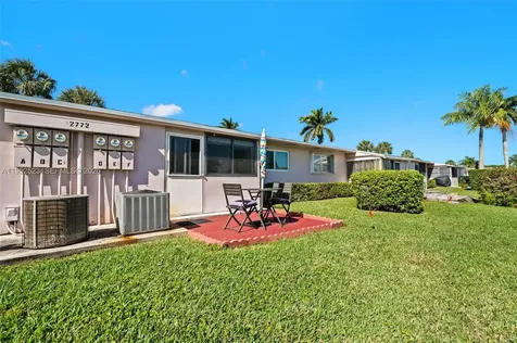 2772 Dudley Drive E West Palm Beach FL 33415