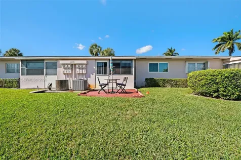2772 Dudley Drive E West Palm Beach FL 33415