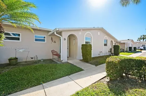2772 Dudley Drive E West Palm Beach FL 33415