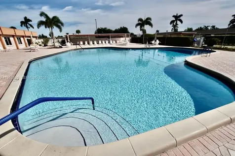 2772 Dudley Drive E West Palm Beach FL 33415