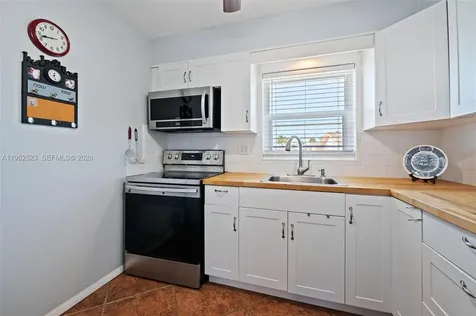 2772 Dudley Drive E West Palm Beach FL 33415