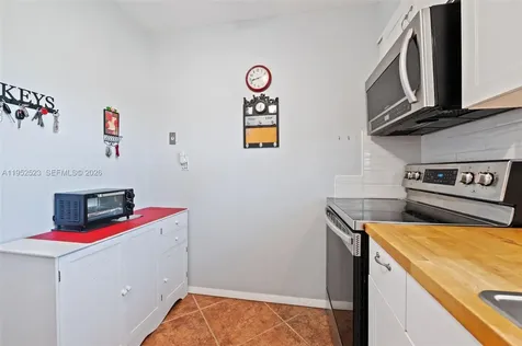 2772 Dudley Drive E West Palm Beach FL 33415