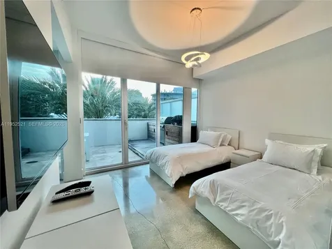 50 S Pointe Drive Miami Beach FL 33139