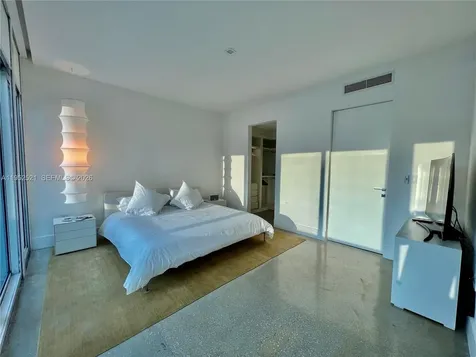 50 S Pointe Drive Miami Beach FL 33139