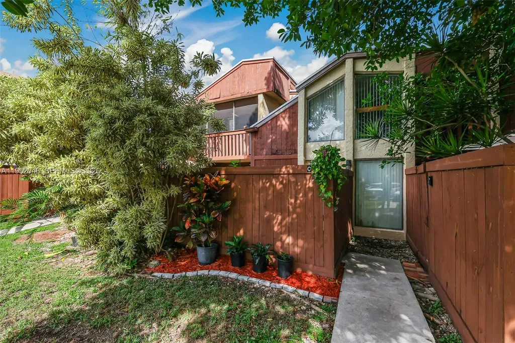 7014 SW 114th Place Miami FL 33173