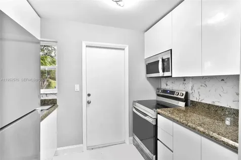 968 W 9th Street Riviera Beach FL 33404