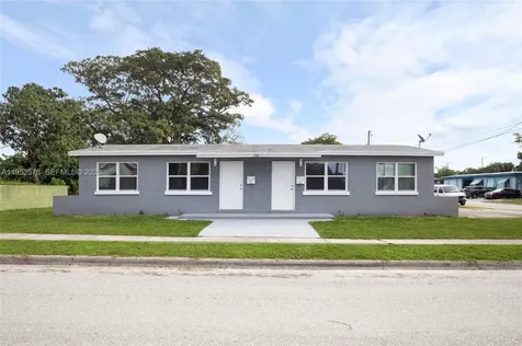 968 W 9th Street Riviera Beach FL 33404
