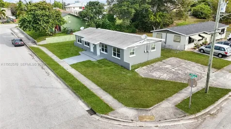 968 W 9th Street Riviera Beach FL 33404